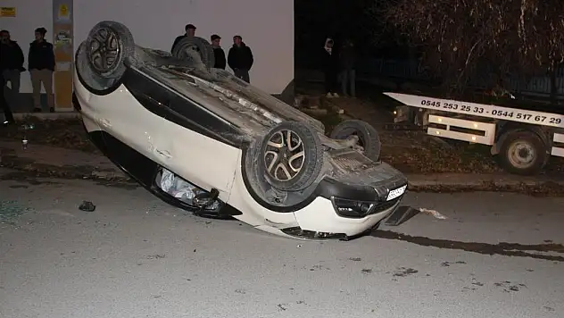 Konya'da iki otomobil çarpıştı: 3 yaralı
