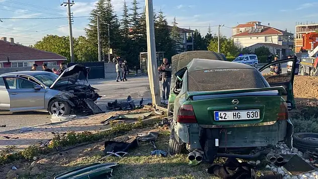 Konya'da iki otomobil çarpıştı: 4 yaralı