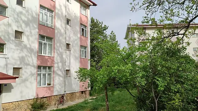Konya'da ikinci kattaki evin penceresinden düşen 2 yaşındaki çocuk yaralandı