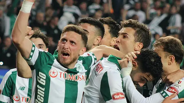 Konya'da ilk yarıda kırmızı kart, gol her şey var! İşte yaşananlar!