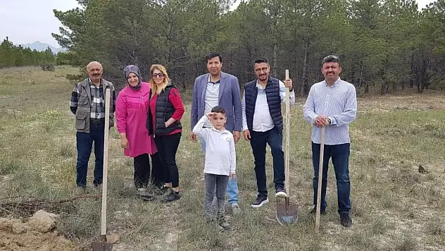 Konya'da ilkokul öğrencileri fidan dikti