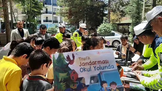 Konya'da ilkokul öğrencilerine trafik eğitimi verildi