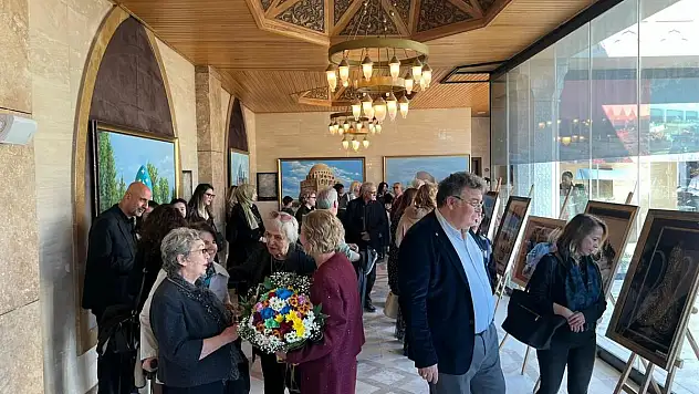 Konya'da kâğıttan mucize! 11 gün sürecek sergi hayranlık uyandırdı