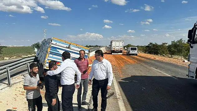Konya'da kamyon ile tır çarpıştı: 3 yaralı