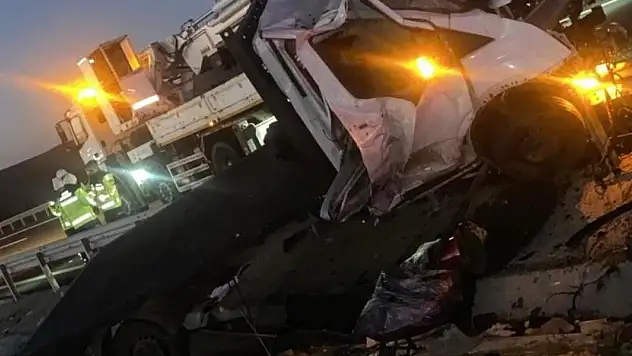 Konya'da kamyonet bariyerlere çarptı: 1 yaralı