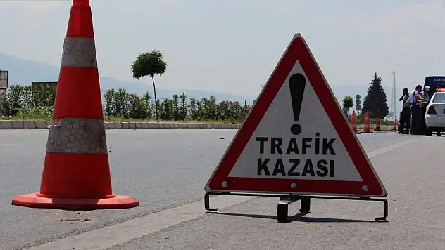 Konya'da kamyonet devrildi! 3 kişi yaralandı!