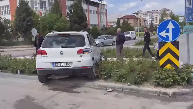 Konya'da kamyonet ile otomobil çarpıştı! 2 yaralı!