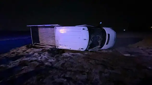 Konya'da kamyonet takla attı: 3 yaralı