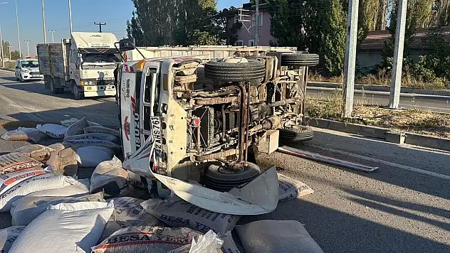 Konya'da kamyonetle hafif ticari araç çarpıştı: 3 yaralı