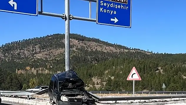 Konya'da kamyonetler çarpıştı: 2 yaralı!