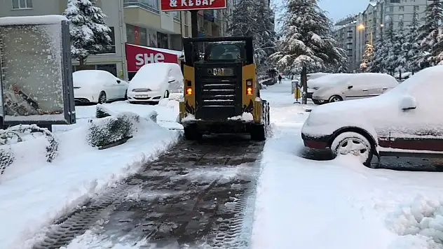 Konya'da kar yağışı yol temizleme çalışmaları sürüyor