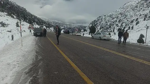 Konya'da kar yağışını duyan buraya koştu