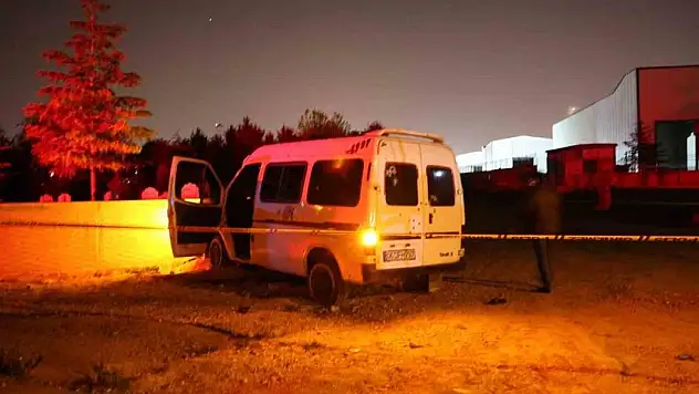 Konya'da kardeşlere hain pusu! Araçları kurşunlandı: 1 ölü!
