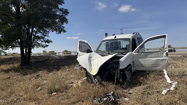 Konya'da Kaza! Hafif Ticari Araç Şarampole Düştü