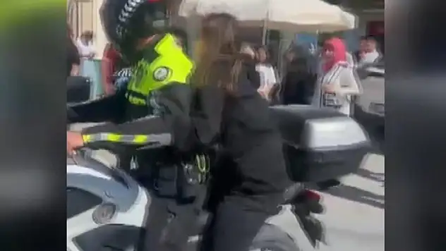 Konya'da kimliğini evde unutan öğrenciyi YKS'ye polis yetiştirdi