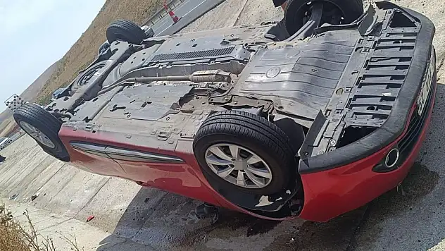 Konya'da kontrolden çıkan otomobil devrildi: 4 yaralı