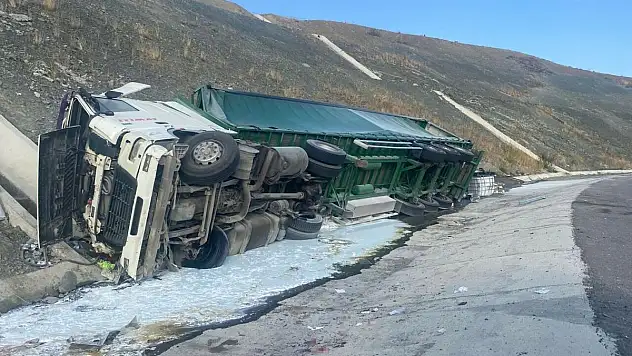 Konya'da kontrolden çıkan tır devrildi: 1 yaralı!