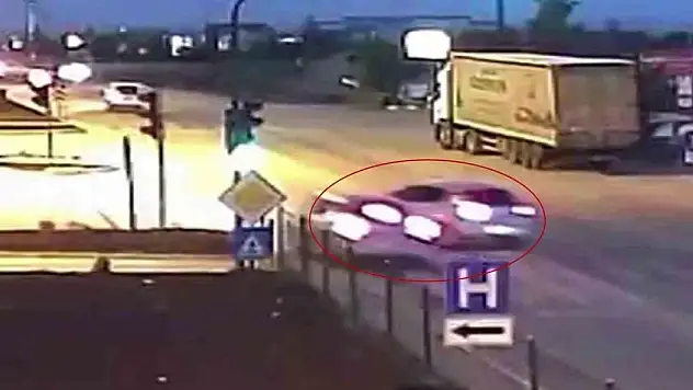 Konya'da kontrolsüz şerit değiştiren sürücü kazaya neden oldu!