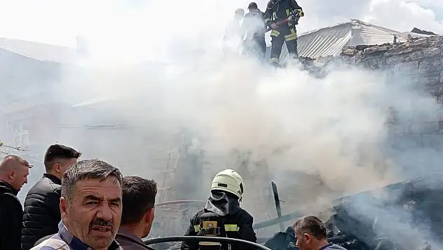 Konya''da korkutan ev yangını