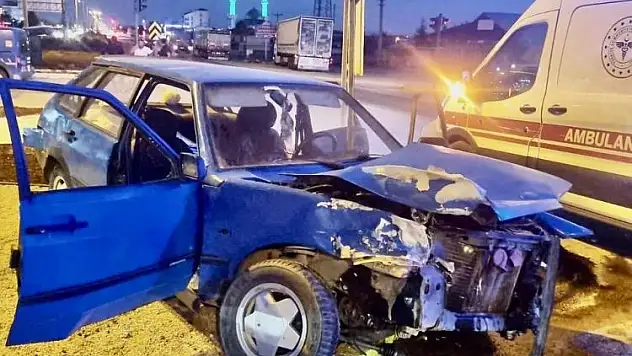 Konya'da Korkutan Kaza: Araçlar Hurdaya Döndü, 3 Yaralı!