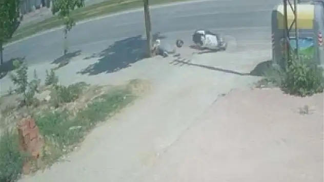 Konya'da korkutan kaza! Önce sürüklendi sonra ağaca çarptı