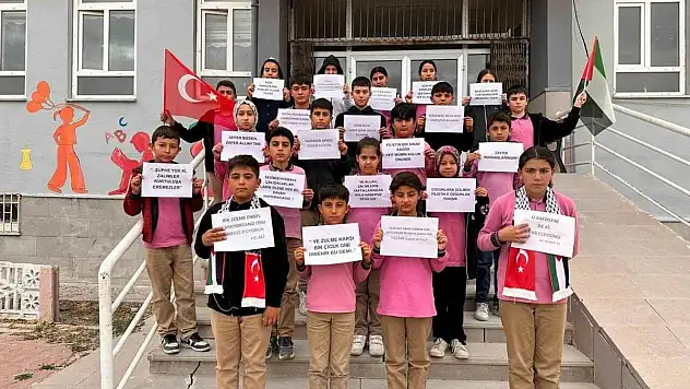 Konya'da küçük öğrencilerden Filistin için anlamlı hareket
