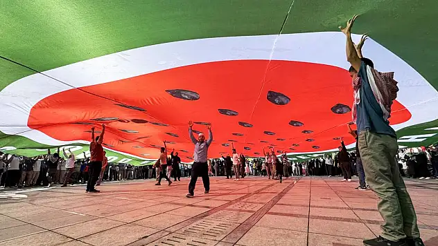 Konya'da Küresel Sumud Filosu'na destek yürüyüşü yapıldı