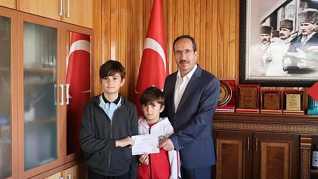 Konya'da Merhamet Dersi! Harçlıklarını Filistinli Çocuklara Gönderdi