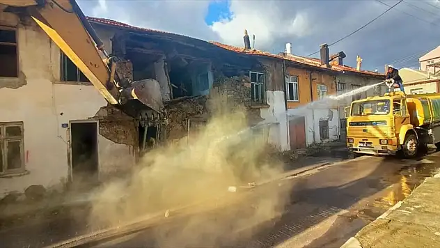 Konya'da metruk binalar yıkılıyor