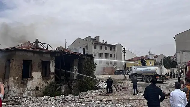 Konya'da metruk evde yangın çıktı