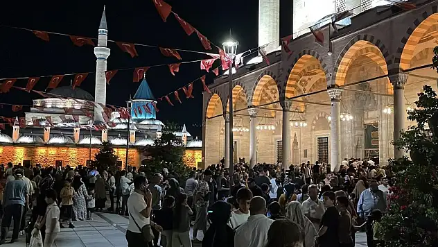 Konya'da Mevlid Kandili'nde Camiler Doldu Taştı