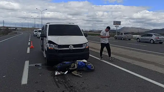 Konya'da minibüs ile elektrikli bisiklet çarpıştı: 2 yaralı