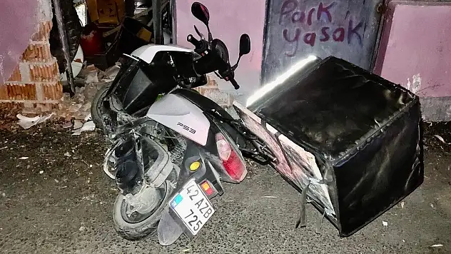 Konya'da motosiklet duvara çarptı, sürücü yaralandı