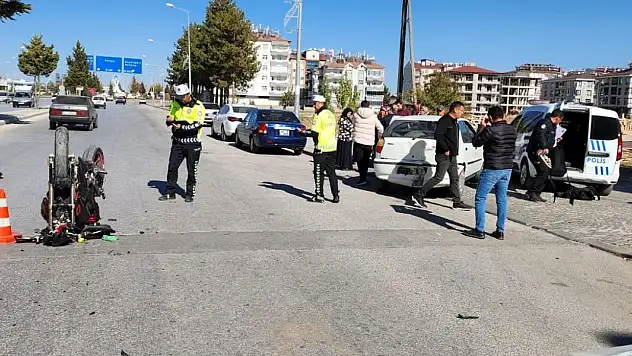 Konya'da motosiklet otomobile çarptı: 1 yaralı
