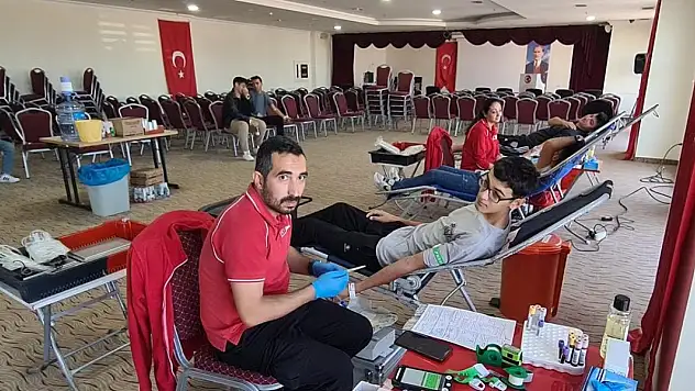 Konya'da öğrenciler kan bağışında bulundu