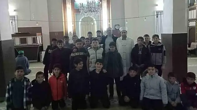 Konya'da öğrenciler sabah namazında buluştu