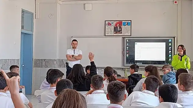 Konya'da öğrencilere trafik güvenliği semineri verildi