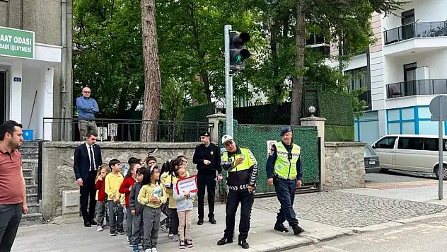 Konya'da öğrencilere uygulamalı trafik eğitimi verildi