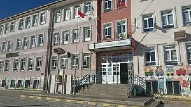 Konya'da Öğretmen Anne İle Kızı Aynı Okulda Öğretmenlik Yapıyor