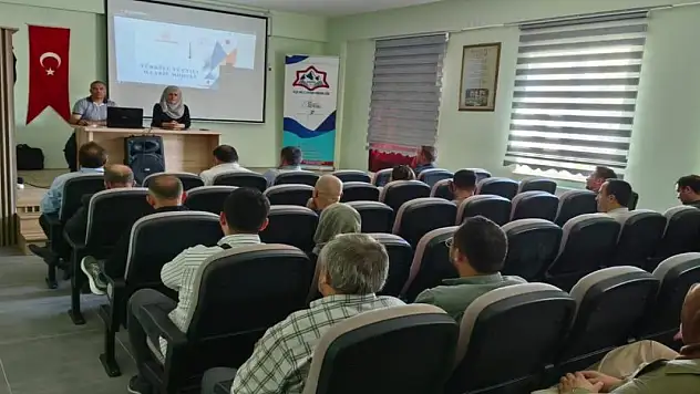 Konya'da okul müdürlerine Türkiye Yüzyılı müfredat eğitimi verildi