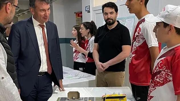 Konya'da ortaokul öğrencileri projelerini sergiledi