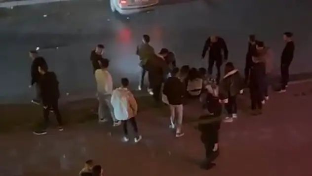 Konya'da otomobil direğe çarptı: 4 yaralı!