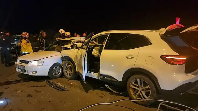 Konya'da otomobil ile cip çarpıştı: 6 yaralı