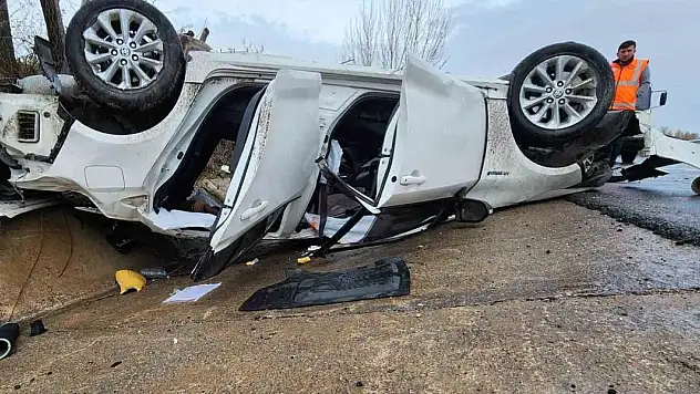 Konya'da otomobil ile hafif ticari araç çarpıştı: 3 yaralı