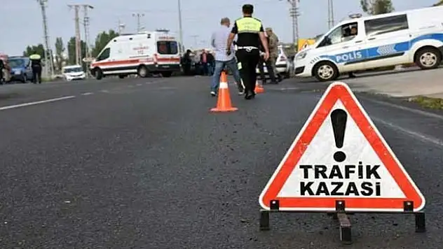 Konya'da otomobil ile kamyonet çarpıştı: 2 ölü, 1 yaralı