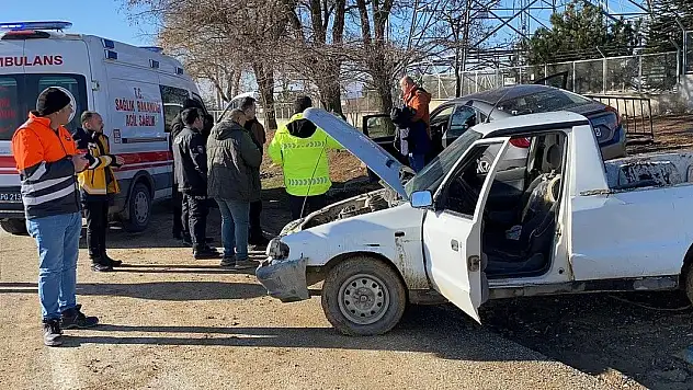 Konya'da otomobil ile pikap çarpıştı: 5 yaralı