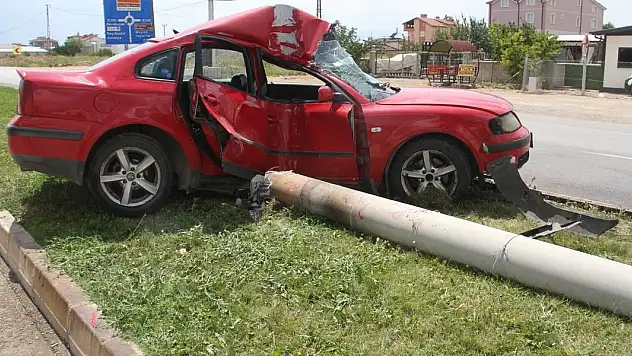Konya'da Otomobil Kontrolden Çıktı: 2 Yaralı!