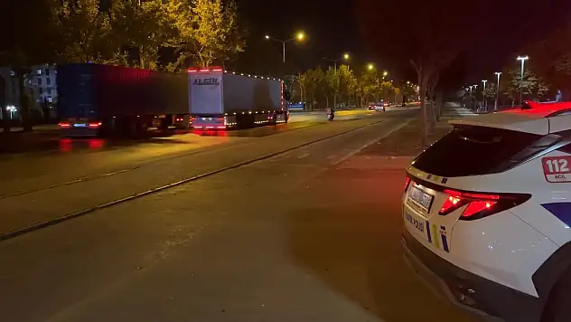Konya'da otomobil motosiklete çarptı!