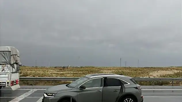 Konya'da otomobil refüje çarptı: 1 yaralı