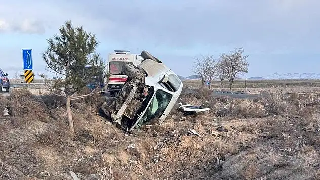 Konya'da otomobil şarampole devrildi: 5 yaralı